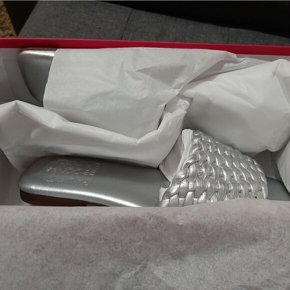 Vince Camuto Arissa Woven Flat Sandal in Pewter. SZ 6.5M - Picture 8 of 10